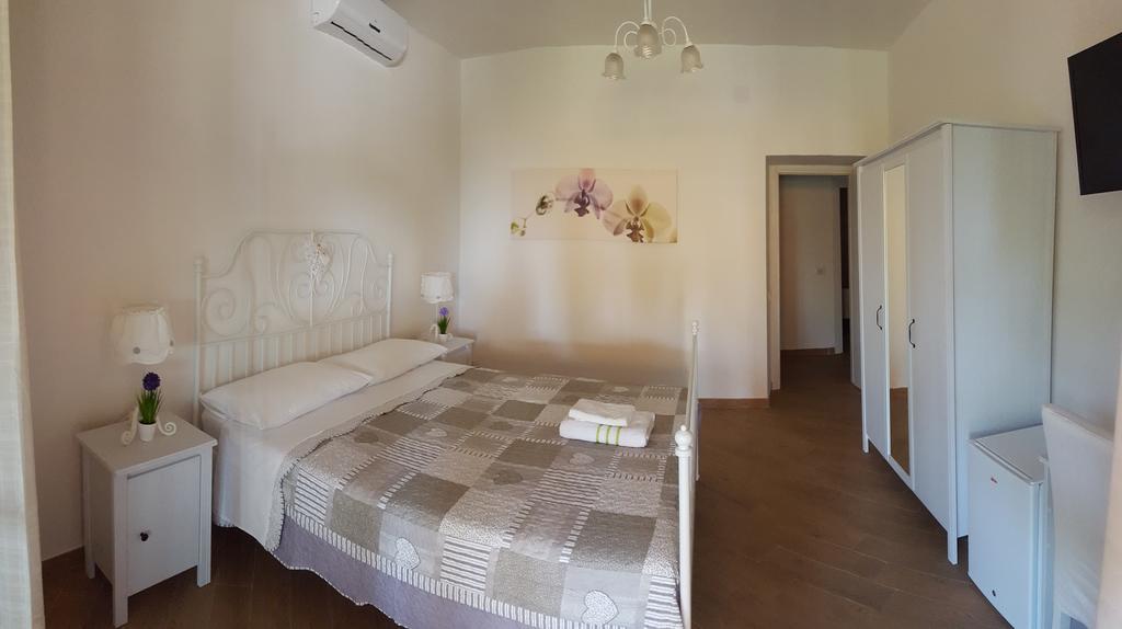 Bed And Breakfast La Corte Degli Ulivi Civitavecchia Zimmer foto