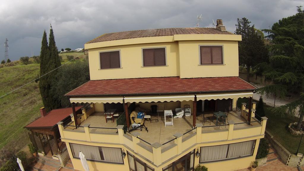 Bed And Breakfast La Corte Degli Ulivi Civitavecchia Exterior foto