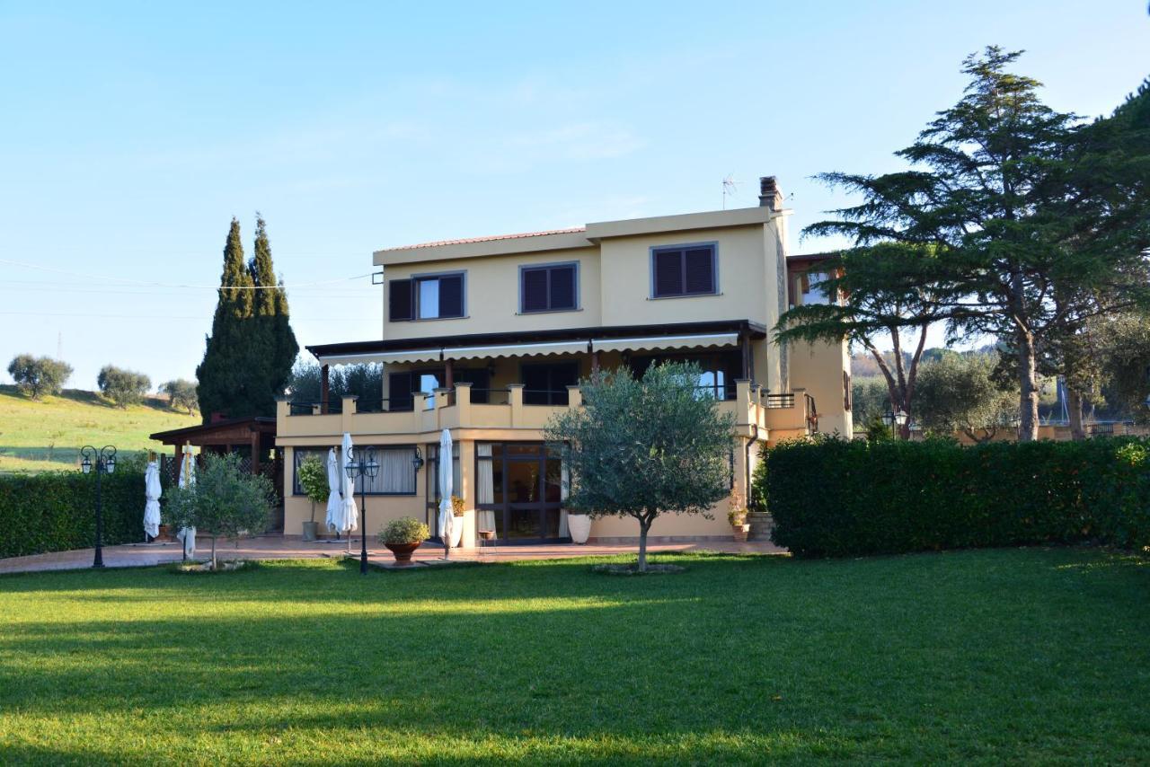 Bed And Breakfast La Corte Degli Ulivi Civitavecchia Exterior foto